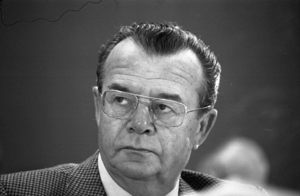 Schwarz-weiß-Porträt Heinz-Herbert Karry.